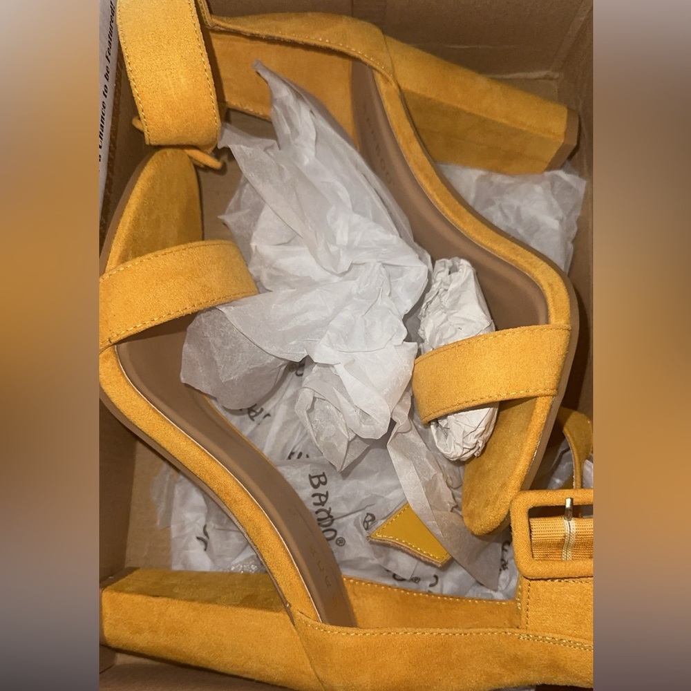 Women’s size 8 heels. New never worn. Mustard color